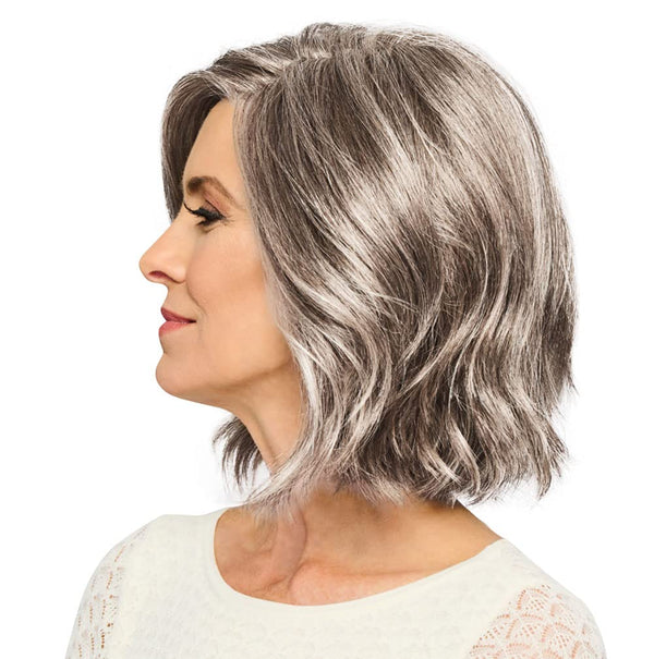 Gabor mod om deg mellomlengde lagdelte Bob Wig av Hairuwear, 2023 Spring Luxury Collection, Average Cap, GL16-27 Buttered Biscuit