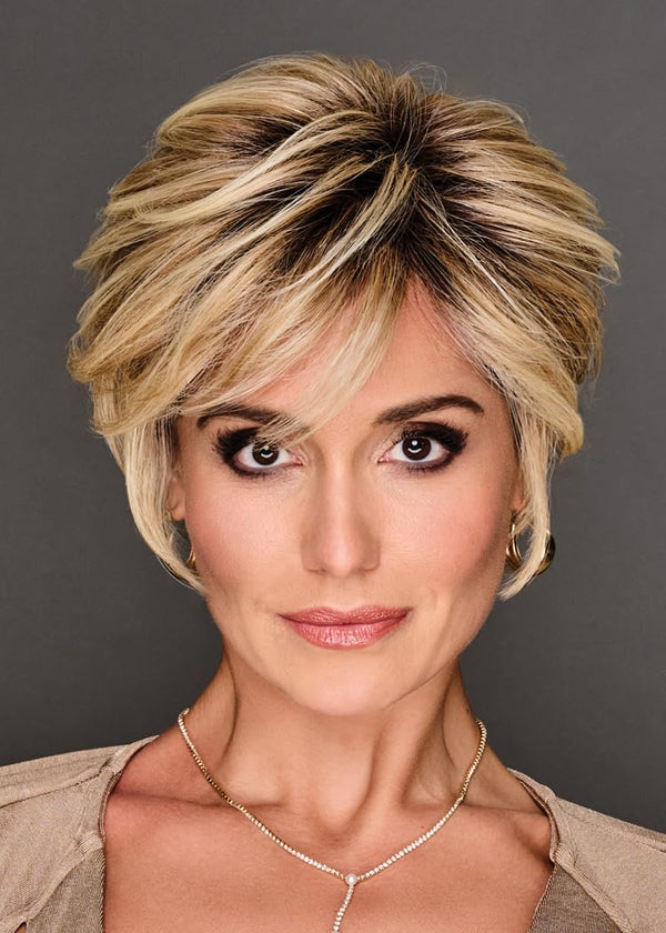 Gabor Keep It Classy Chic Layered Short Cut Wig by Hairuwear, Gjennomsnittlig CAP - GF17-23SS Iced Latte Macchiato
