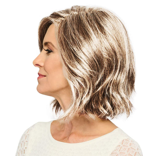 Gabor mod om deg mellomlengde lagdelte Bob Wig av Hairuwear, 2023 Spring Luxury Collection, Average Cap, GL16-27 Buttered Biscuit