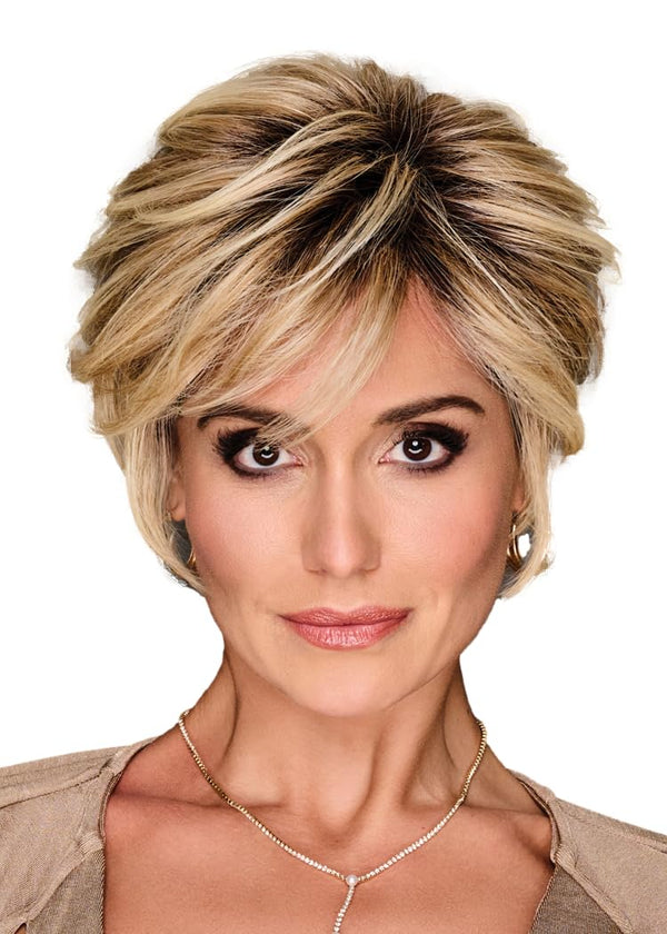 Gabor Keep It Classy Chic Layered Short Cut Wig by Hairuwear, Gjennomsnittlig CAP - GF17-23SS Iced Latte Macchiato
