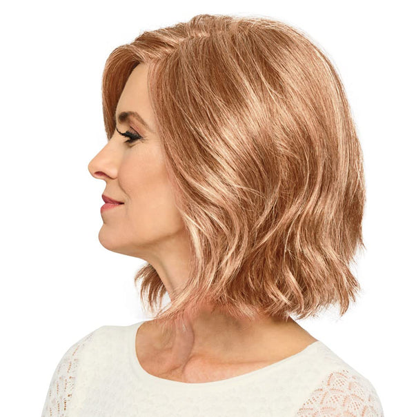 Gabor mod om deg mellomlengde lagdelte Bob Wig av Hairuwear, 2023 Spring Luxury Collection, Average Cap, GL16-27 Buttered Biscuit
