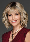 Gabor Conquer The Waves Designer Series Wig, Tusled Waves Mid-Length Bob Style, Gjennomsnittlig takstørrelse, GF14-22SS Sandy Blonde