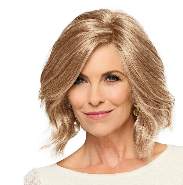 Gabor mod om deg mellomlengde lagdelte Bob Wig av Hairuwear, 2023 Spring Luxury Collection, Average Cap, GL16-27 Buttered Biscuit